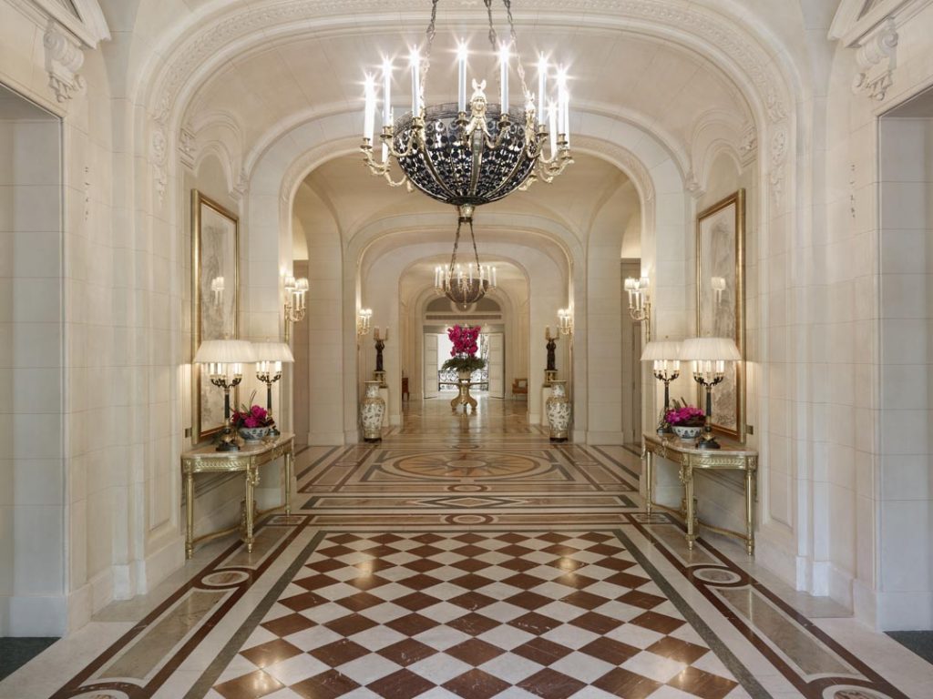 Shangri-La-Hotel-Paris-lobby